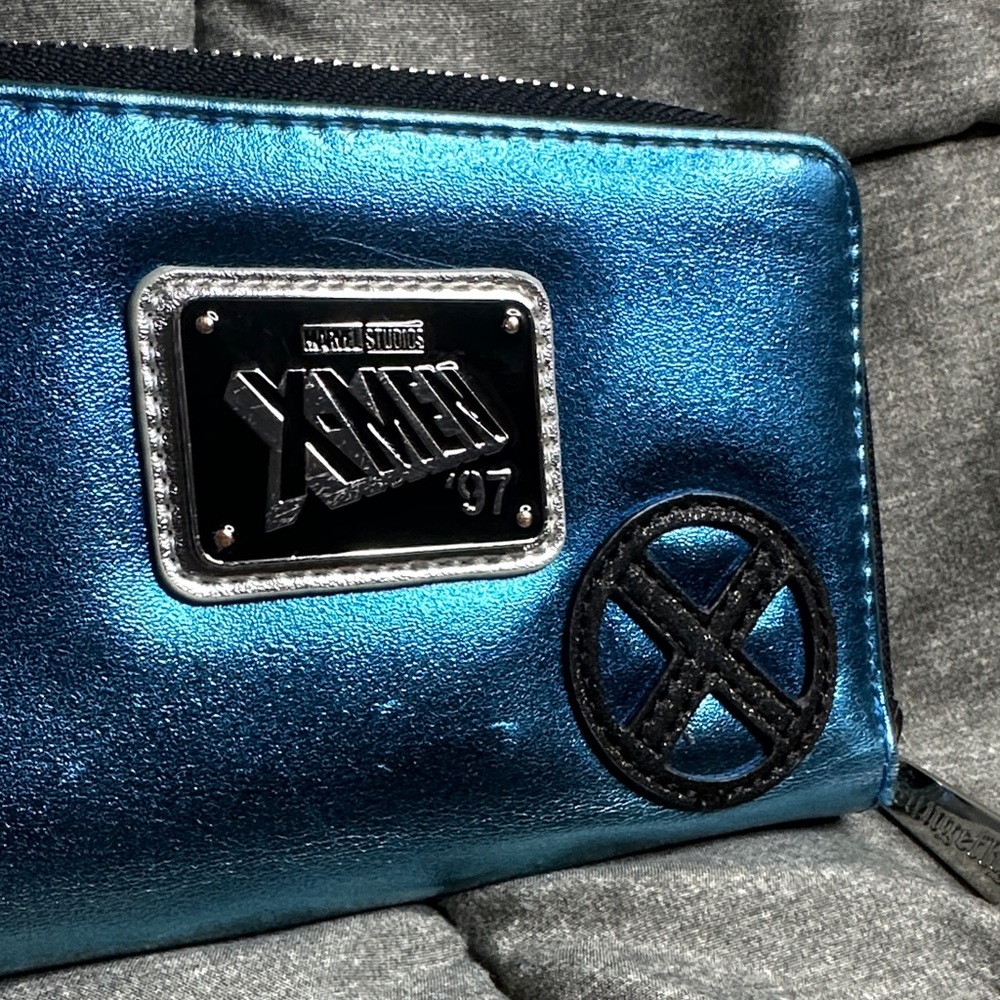 Loungefly X-Men 97’ Wolverine Metallic Yellow and Red Zipper Wallet - Picture 3 of 8